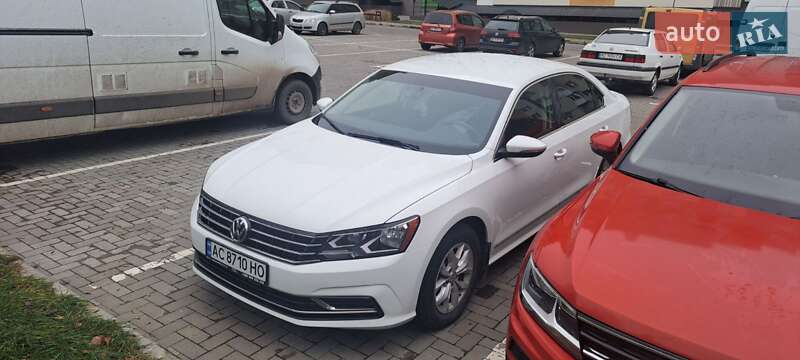 Седан Volkswagen Passat 2016 в Луцке