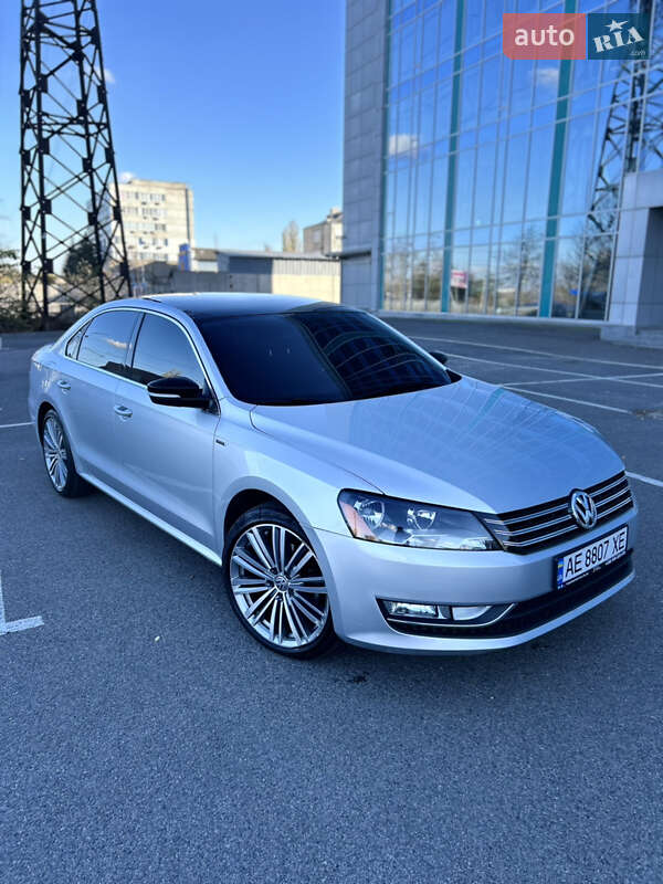 Седан Volkswagen Passat 2015 в Днепре