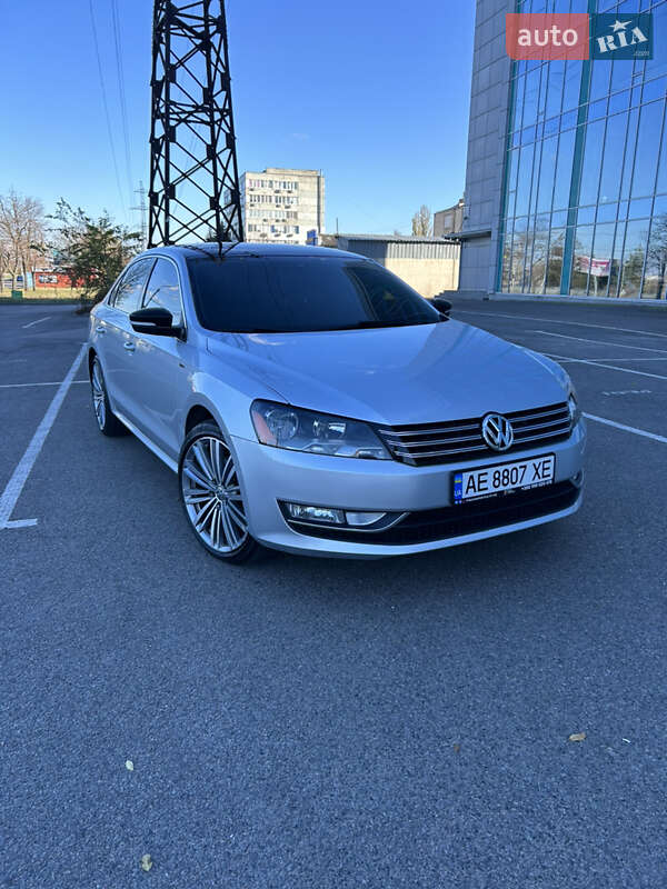 Седан Volkswagen Passat 2015 в Днепре