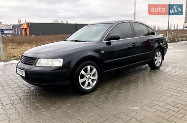 Седан Volkswagen Passat 2000 в 