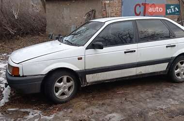 Седан Volkswagen Passat 1988 в Ромнах