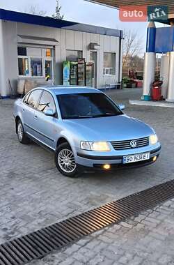 Седан Volkswagen Passat 1997 в Шумську