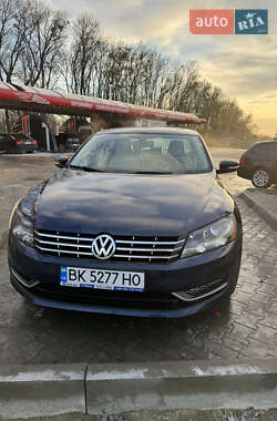 Седан Volkswagen Passat 2014 в Луцьку