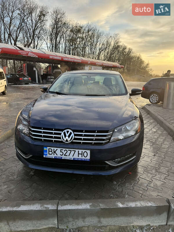 Седан Volkswagen Passat 2014 в Луцке