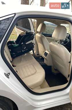 Седан Volkswagen Passat 2013 в 