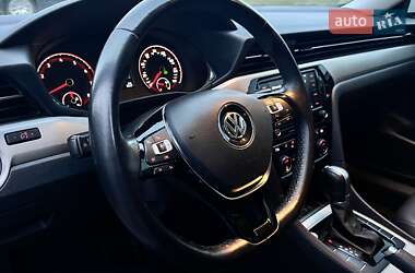 Седан Volkswagen Passat 2020 в Луцьку