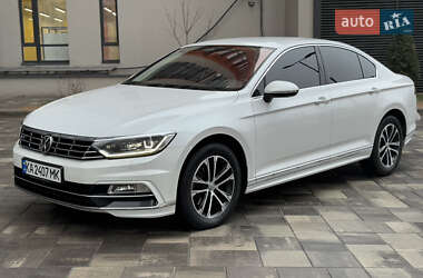 Седан Volkswagen Passat 2018 в Киеве