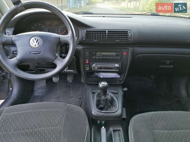 Седан Volkswagen Passat 1999 в Киеве