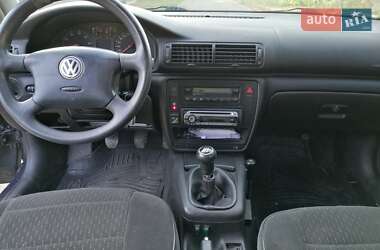 Седан Volkswagen Passat 1999 в Киеве