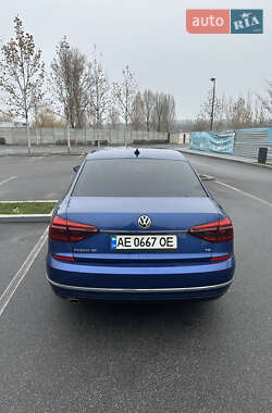 Седан Volkswagen Passat 2016 в Днепре