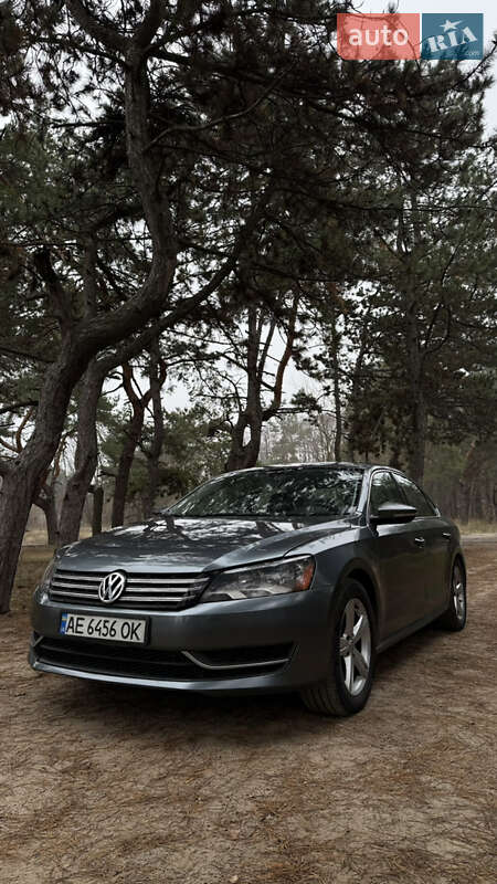 Седан Volkswagen Passat 2012 в Днепре