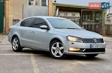 Седан Volkswagen Passat 2012 в Новояворівську