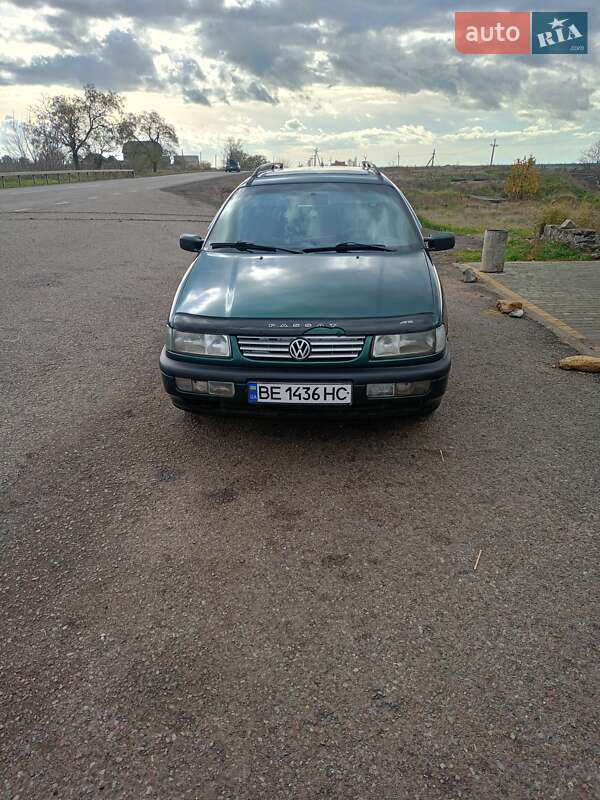 Універсал Volkswagen Passat 1995 в Миколаєві