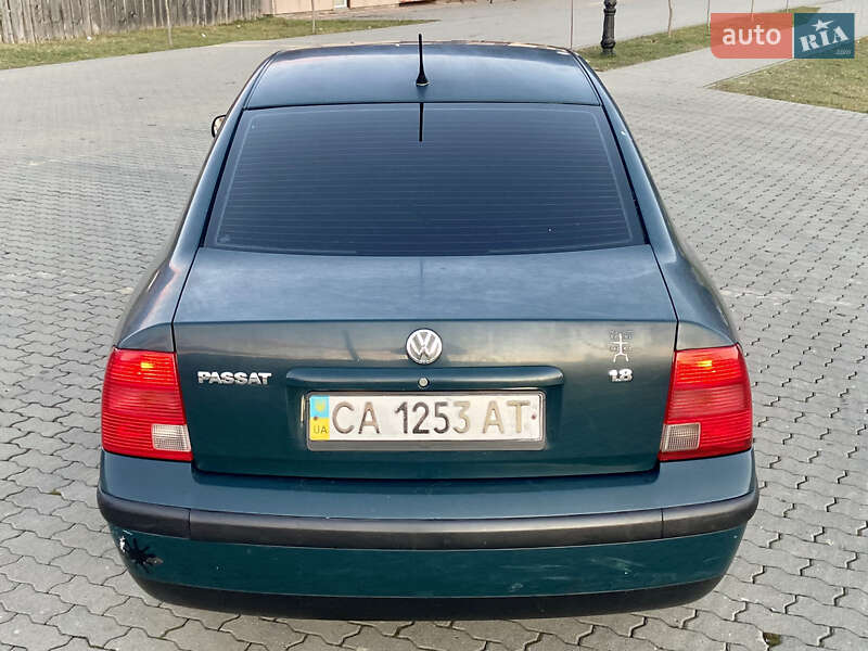 Седан Volkswagen Passat 1999 в Голубином