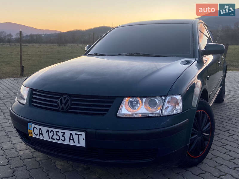 Седан Volkswagen Passat 1999 в Голубином