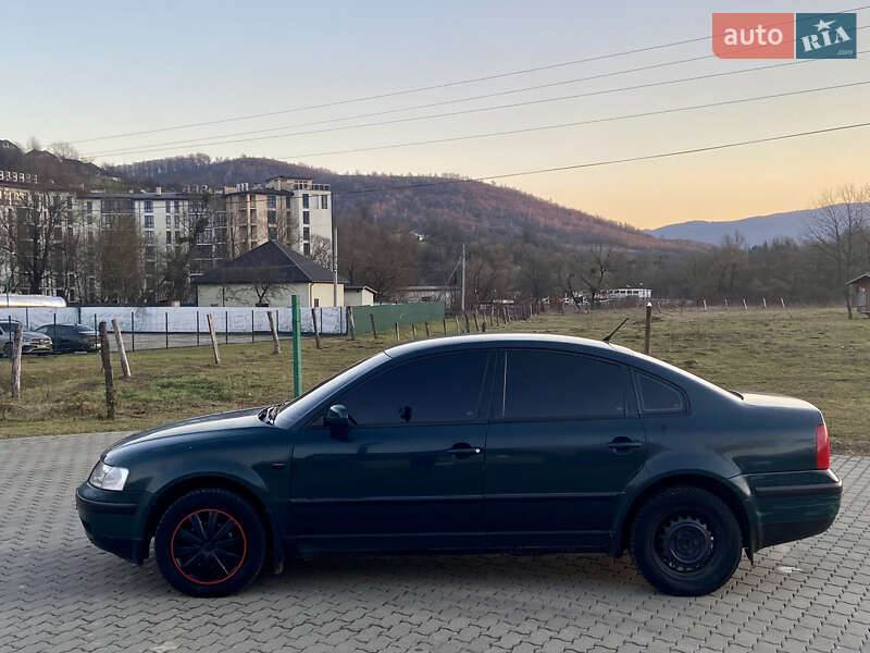 Седан Volkswagen Passat 1999 в Голубином