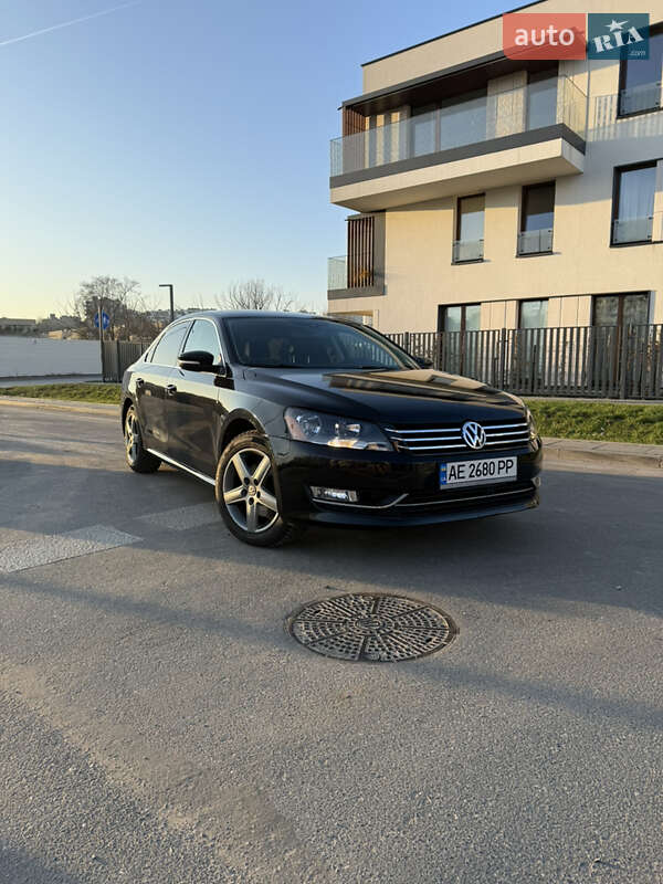 Седан Volkswagen Passat 2014 в Львові