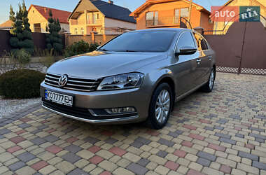 Седан Volkswagen Passat 2012 в Мукачевому