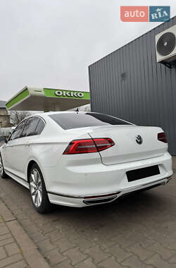 Седан Volkswagen Passat 2017 в 