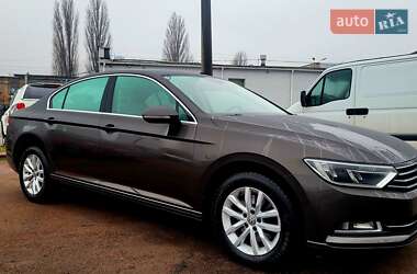 Седан Volkswagen Passat 2017 в Києві