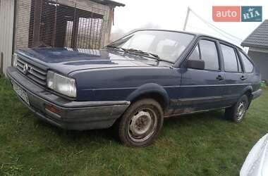 Хэтчбек Volkswagen Passat 1987 в Новояворовске