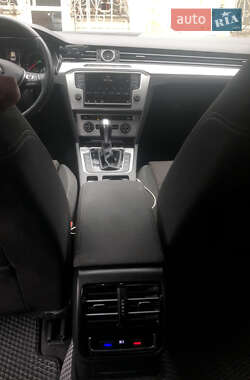 Седан Volkswagen Passat 2015 в Врадиевке