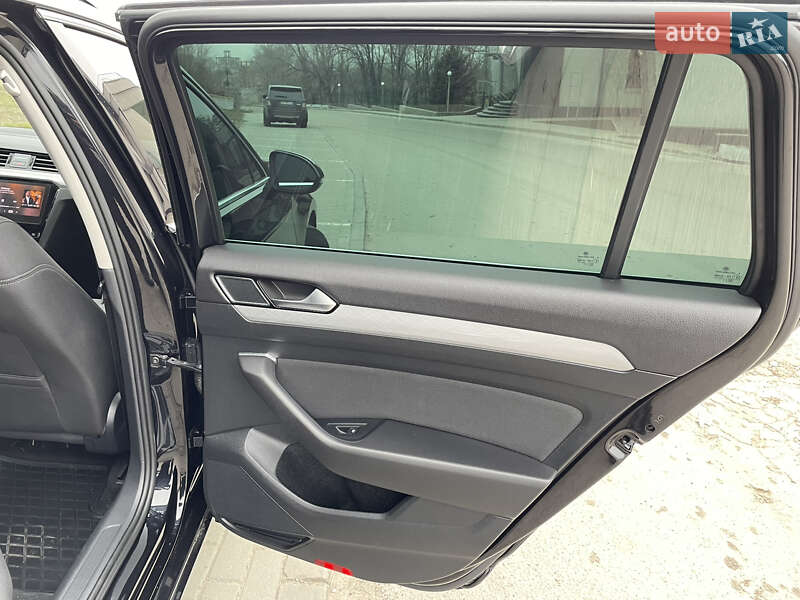 Универсал Volkswagen Passat 2019 в Запорожье