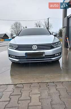 Універсал Volkswagen Passat 2015 в Жовкві