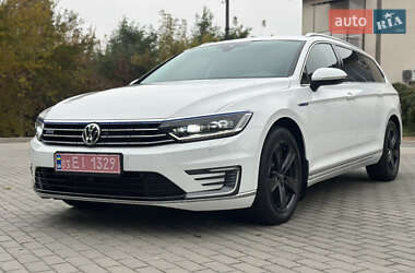 Універсал Volkswagen Passat 2016 в Житомирі