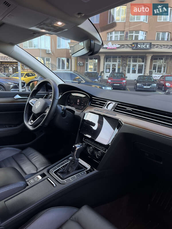 Седан Volkswagen Passat 2018 в Киеве фото 16 Седан Volkswagen Passat 2018 в Киеве