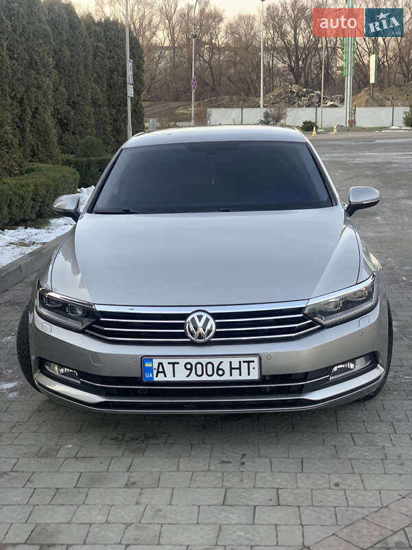 Седан Volkswagen Passat 2015 в Ивано-Франковске