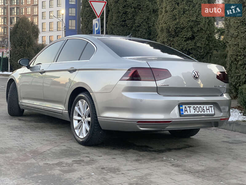 Седан Volkswagen Passat 2015 в Ивано-Франковске