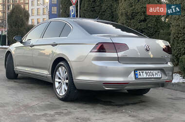 Седан Volkswagen Passat 2015 в Ивано-Франковске