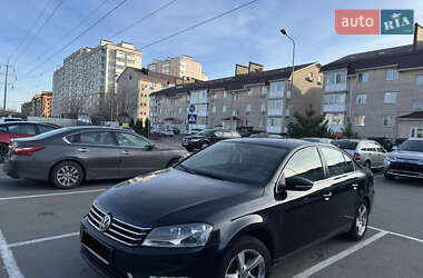 Седан Volkswagen Passat 2013 в Києві