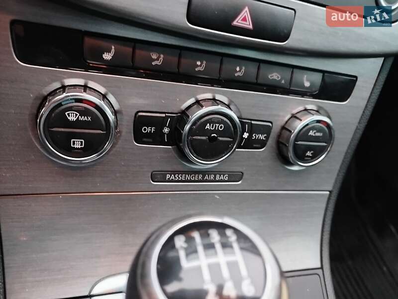 Універсал Volkswagen Passat 2012 в Ужгороді