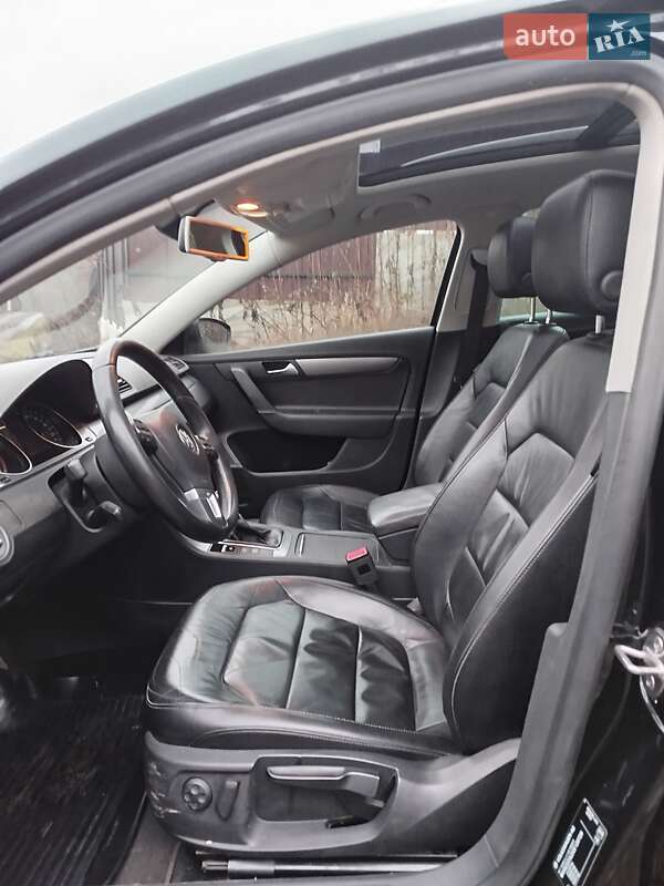 Універсал Volkswagen Passat 2012 в Ужгороді