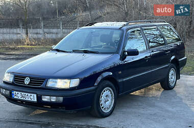 Универсал Volkswagen Passat 1996 в Каменском