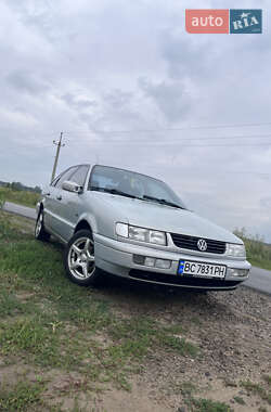 Седан Volkswagen Passat 1994 в Львове