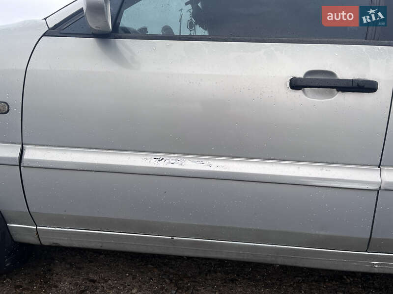 Седан Volkswagen Passat 1994 в Львове