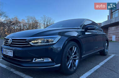 Седан Volkswagen Passat 2017 в Одессе