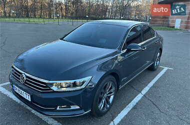 Седан Volkswagen Passat 2017 в Одессе