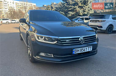 Седан Volkswagen Passat 2017 в Одессе