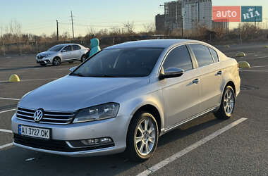 Седан Volkswagen Passat 2011 в Києві