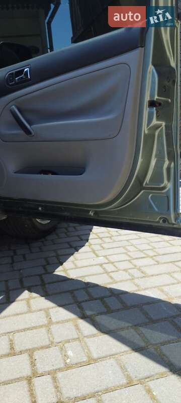 Седан Volkswagen Passat 2003 в Львові