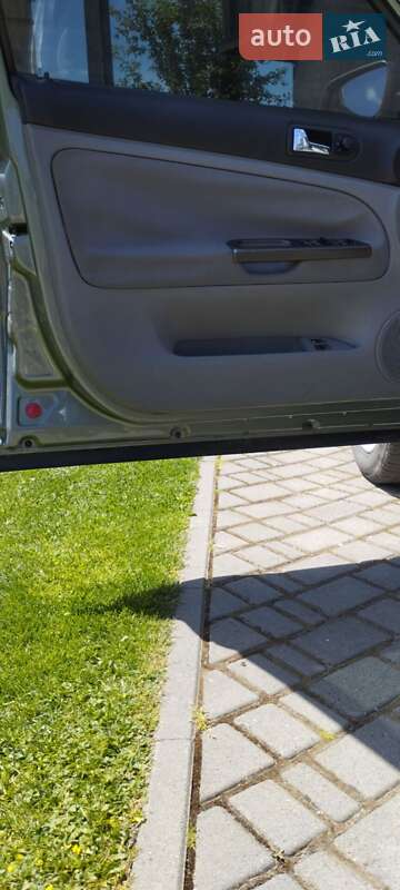 Седан Volkswagen Passat 2003 в Львові