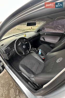 Седан Volkswagen Passat 2005 в 