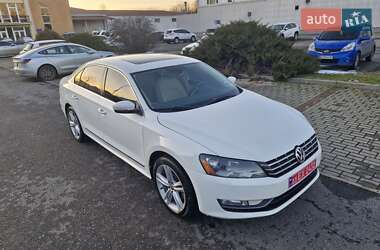 Седан Volkswagen Passat 2013 в Ужгороді