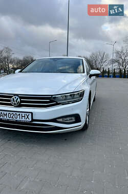 Седан Volkswagen Passat 2019 в Житомирі