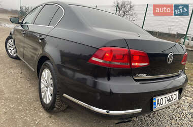 Седан Volkswagen Passat 2011 в Хусті