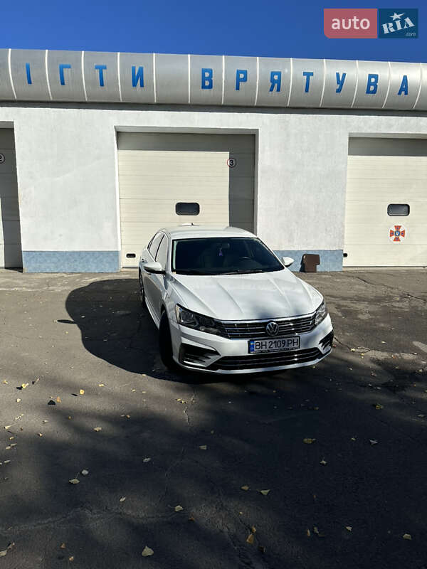 Седан Volkswagen Passat 2016 в Одессе